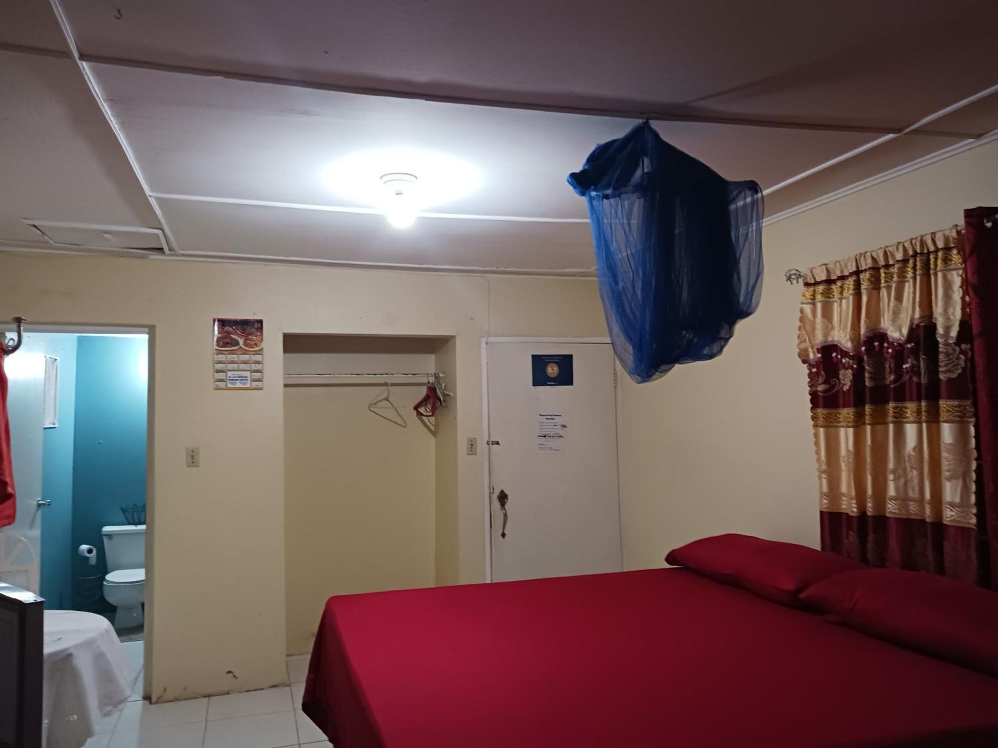 Tina'S Guest House Очо-Риос Экстерьер фото